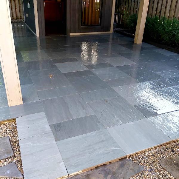 Smooth Rock Hardscapes & Ponds