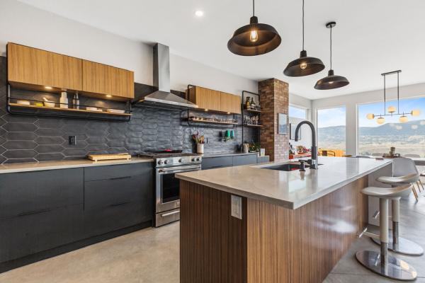 7 Point Millworks & Installations Ltd.