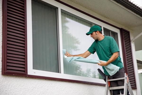 Green Grads Window and Gutter Cleaning
