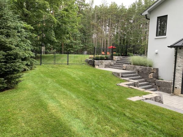 Hillside Fencing & Decks