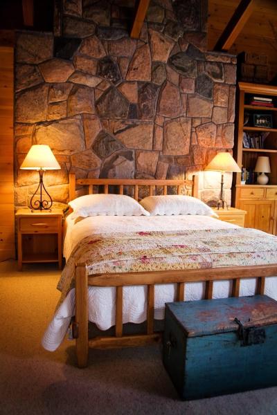Pioneer Handcraft Furniture
