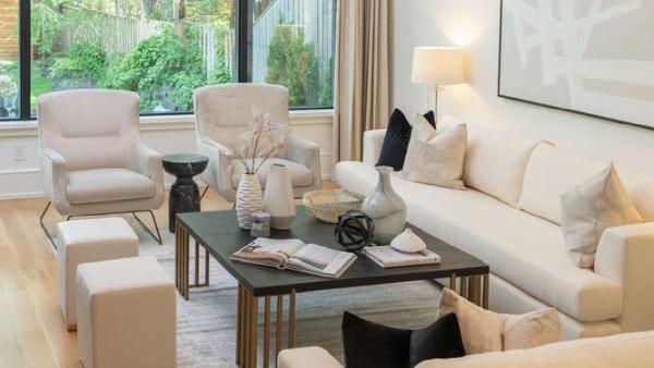 A Lady's Touch Inc: Home Staging and Interior Design