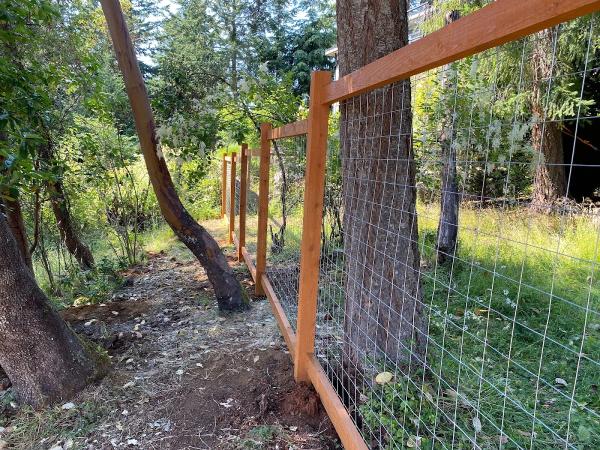 Top Notch Fence and Exterior