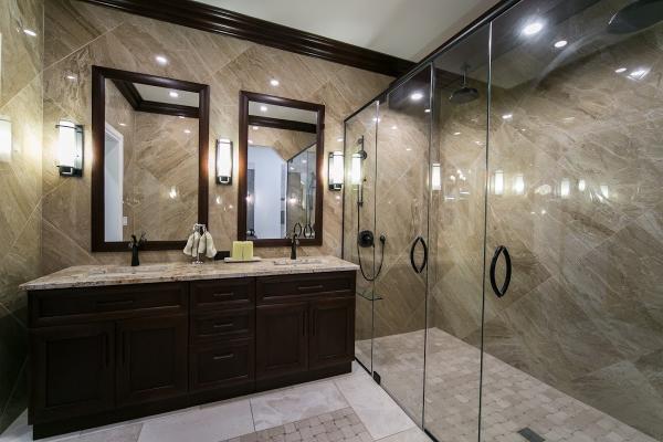 Distinctive Bathrooms & Kitchens