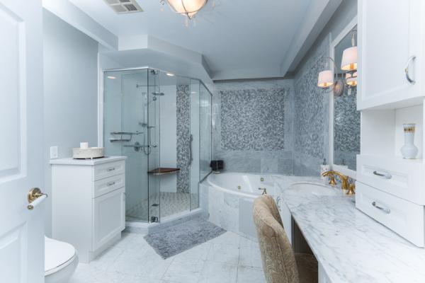 Distinctive Bathrooms & Kitchens