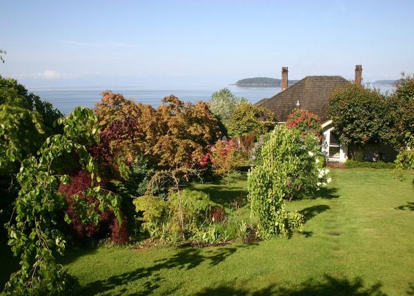 Coast Gardener and Landscape