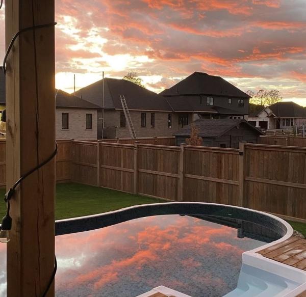 Cracknell Pools & Backyards