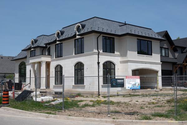 Lindi Stucco